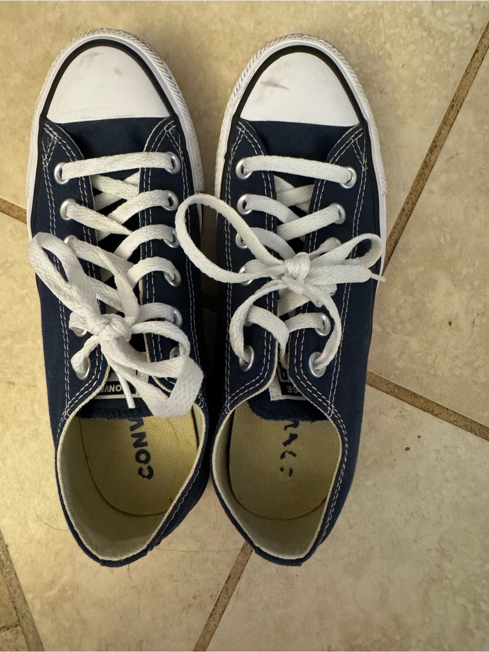 Converse Women’s 7.5 in Navy